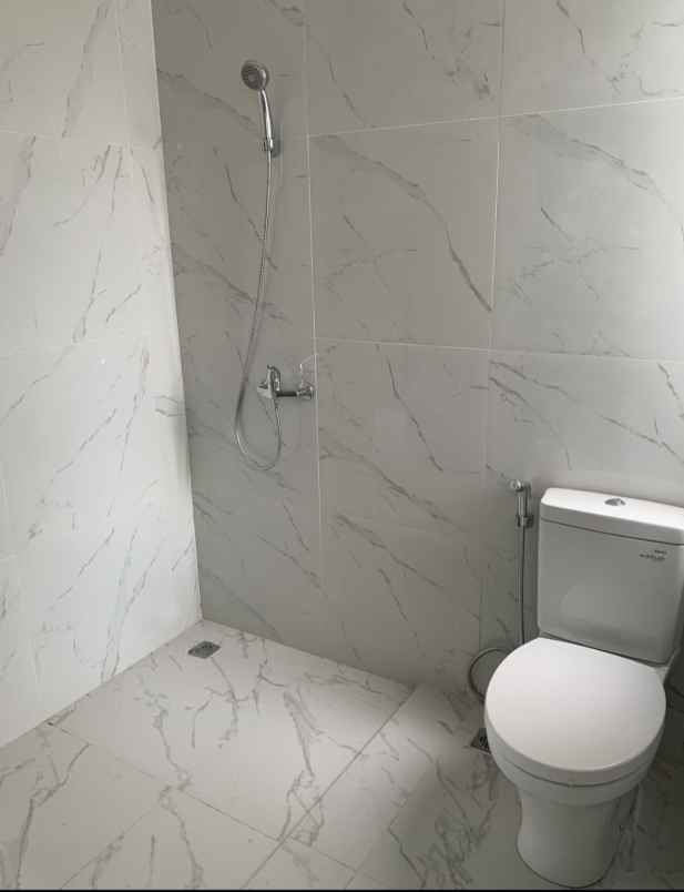 disewa rumah double decker lavon viridia tangerang