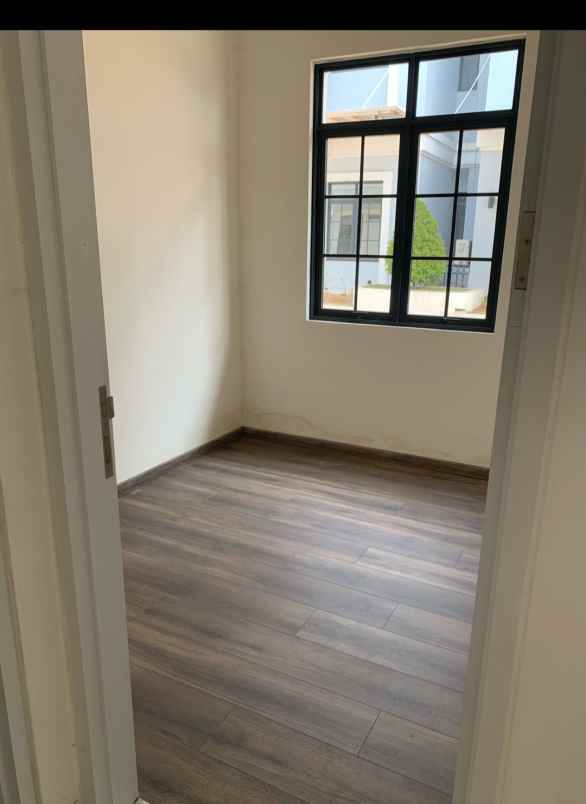disewa rumah double decker lavon viridia tangerang