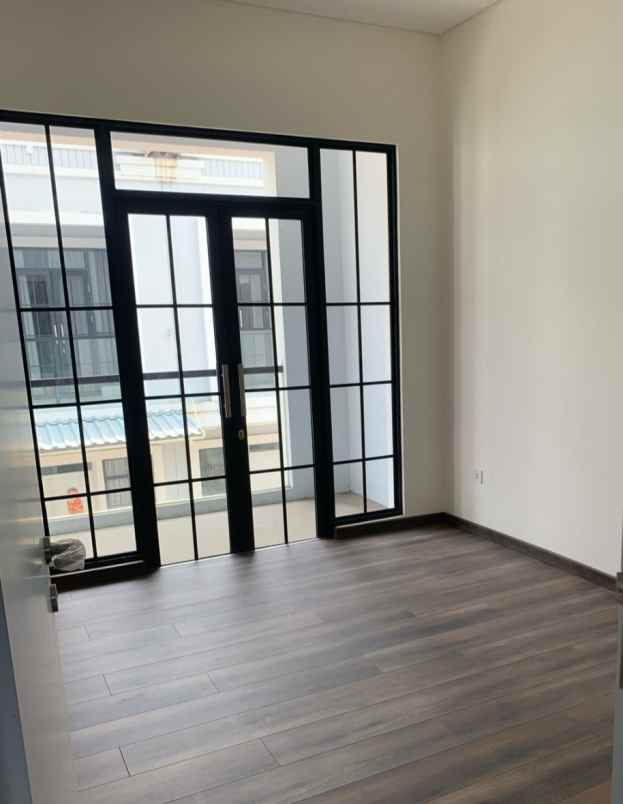 disewa rumah double decker lavon viridia tangerang