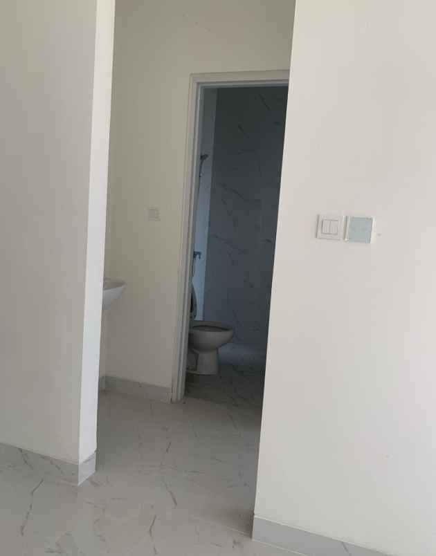 disewa rumah double decker lavon viridia tangerang