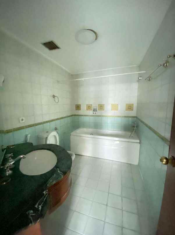 disewakan condominium regency lantai 19 surabaya