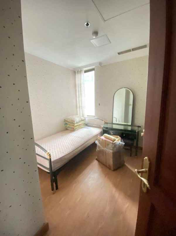 disewakan condominium regency lantai 19 surabaya