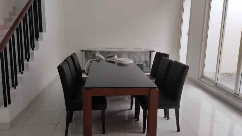 disewakan rumah alam sutera