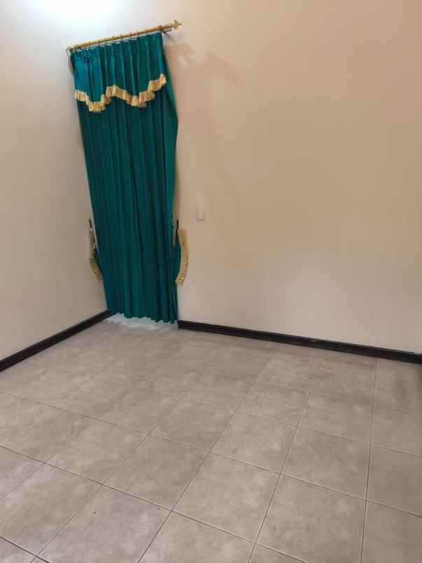 disewakan rumah central park mulyosari