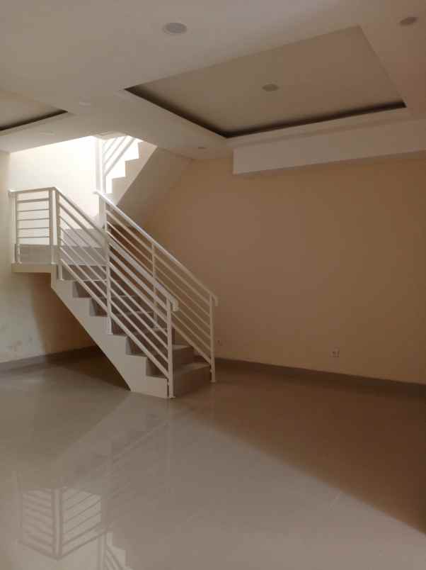disewakan rumah cluster yarra jgc jakarta