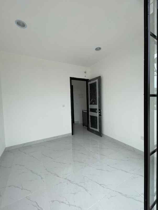 disewakan rumah clustter bukit nirmala pik2