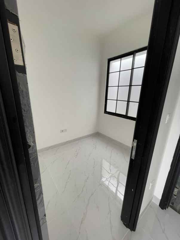 disewakan rumah clustter bukit nirmala pik2