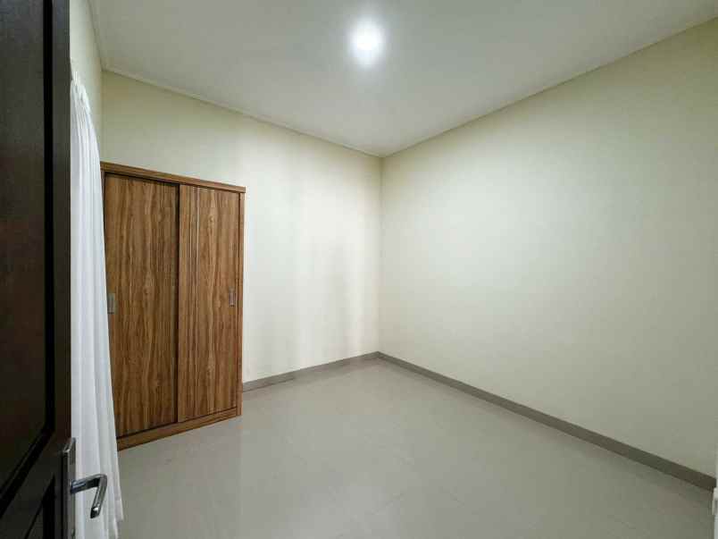 disewakan rumah jl ters cibaligo sariwangi