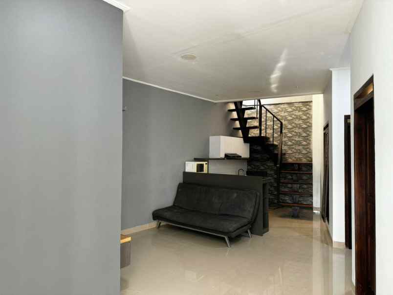 disewakan rumah jl ters cibaligo sariwangi