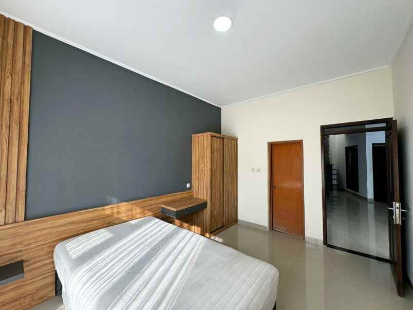 disewakan rumah jl ters cibaligo sariwangi