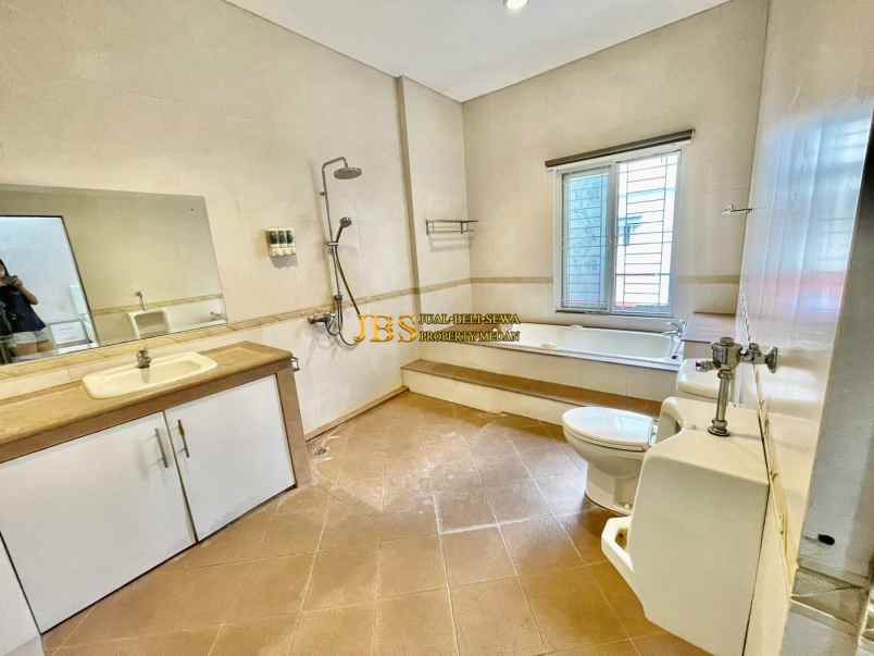 disewakan rumah komplek cemara asri jalan