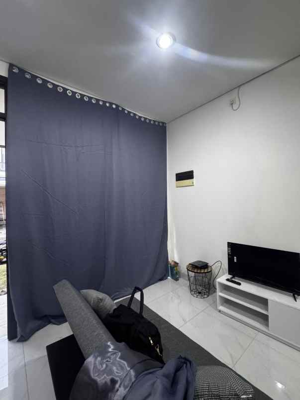 disewakan rumah lavon swan city cikupa