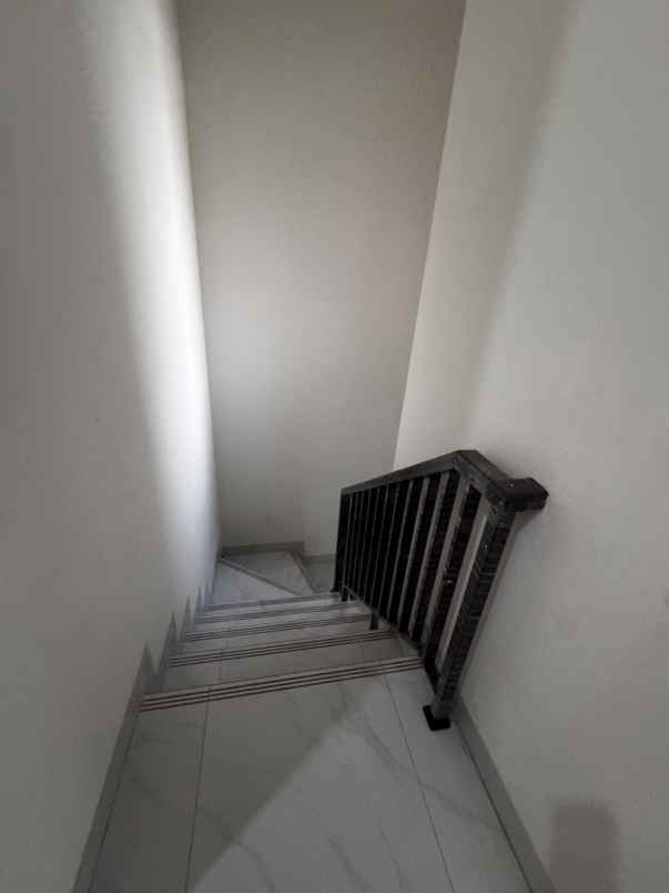 disewakan rumah lavon swan city cikupa
