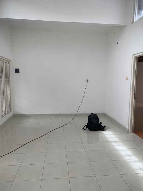 disewakan rumah pleret km 1