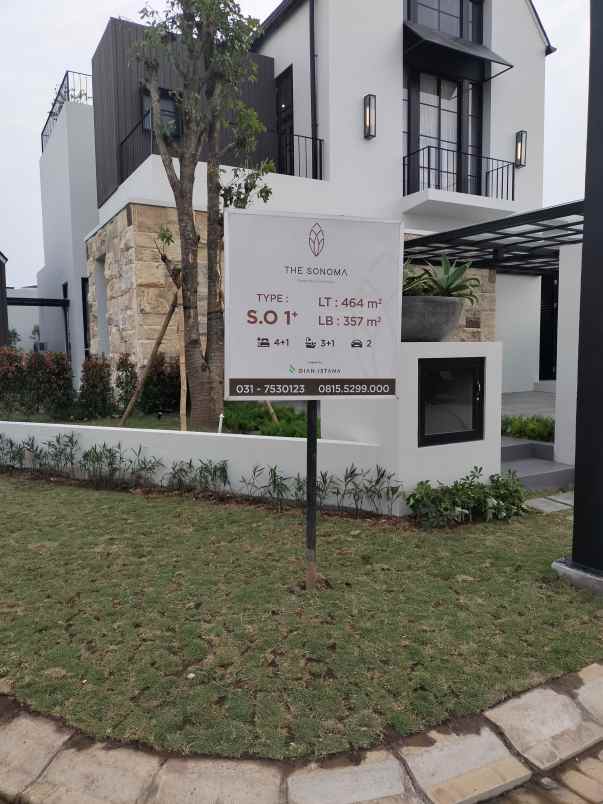 hunian mewah dan megah di dian istana surabaya barat