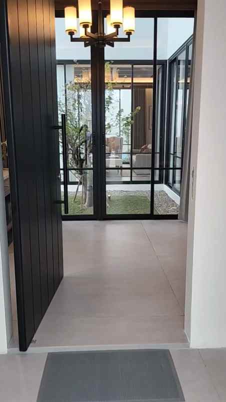 hunian mewah dan megah di dian istana surabaya barat