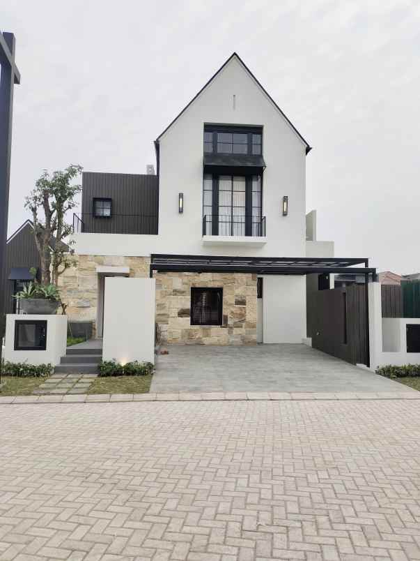 hunian mewah dan megah di dian istana surabaya barat