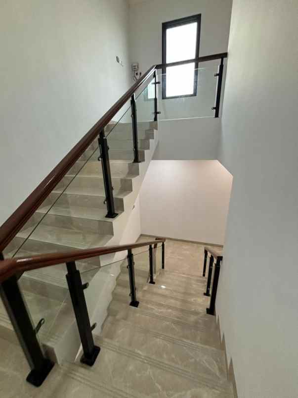 jual cepat rumah mewah 2 lantai di cibubur m