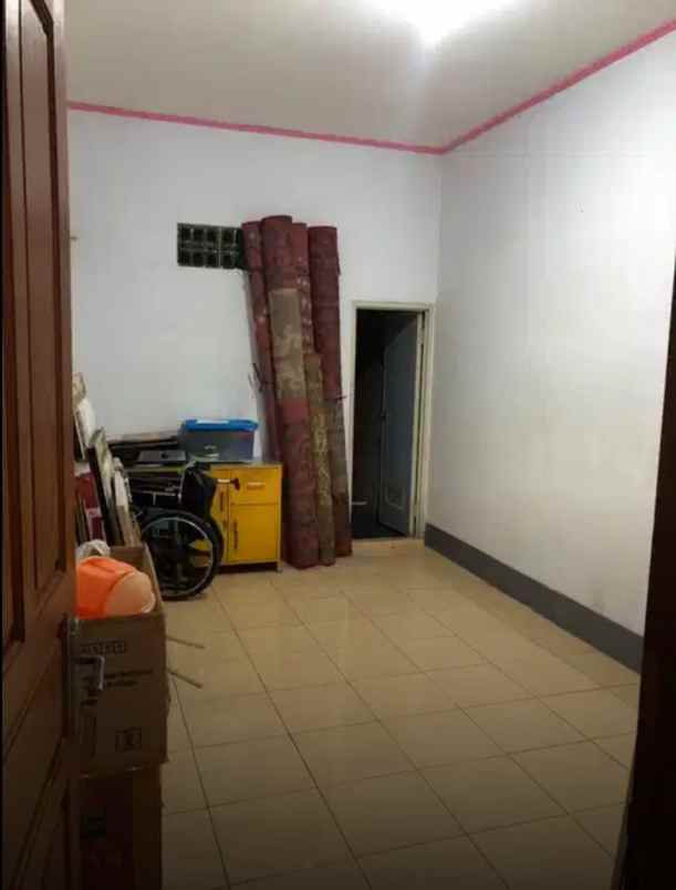 jual rumah pinggir jalan dengan roof top