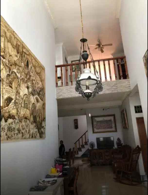 jual rumah pinggir jalan dengan roof top