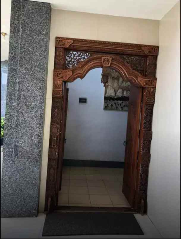 jual rumah pinggir jalan dengan roof top