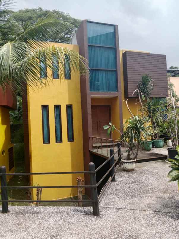 jual town house b u dengan swimming pool