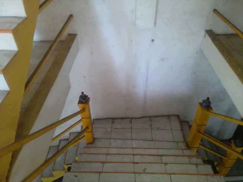 ruko gudang kantor tepi jalan dekat alun2