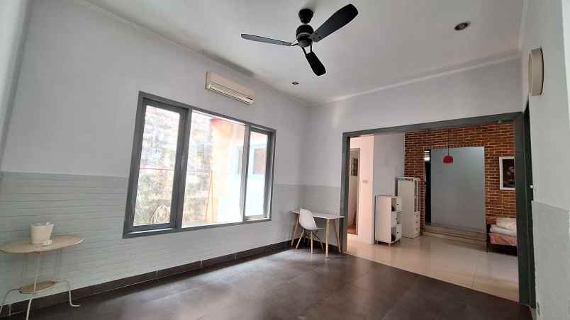 rumah 2 lantai di menteng dalam jakarta selatan