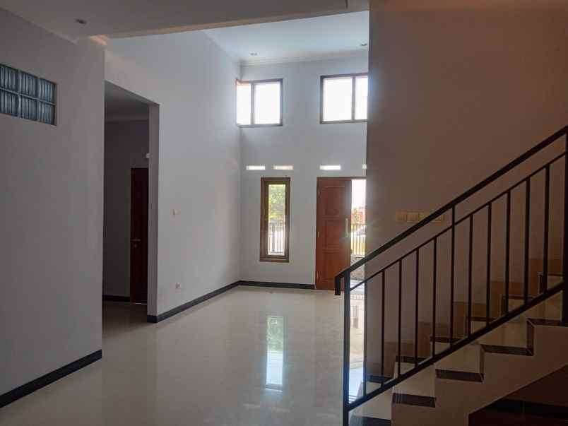 rumah 2 lantai di permata depok regency