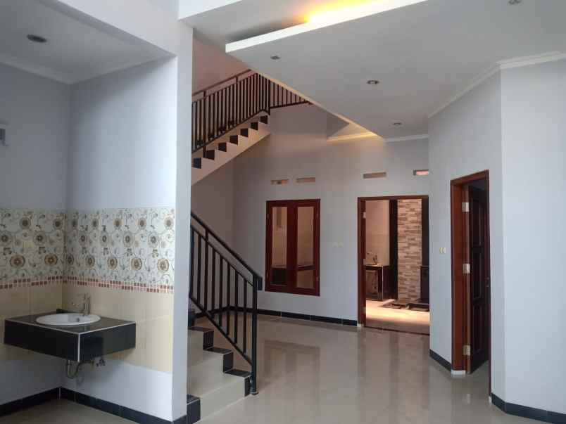 rumah 2 lantai di permata depok regency