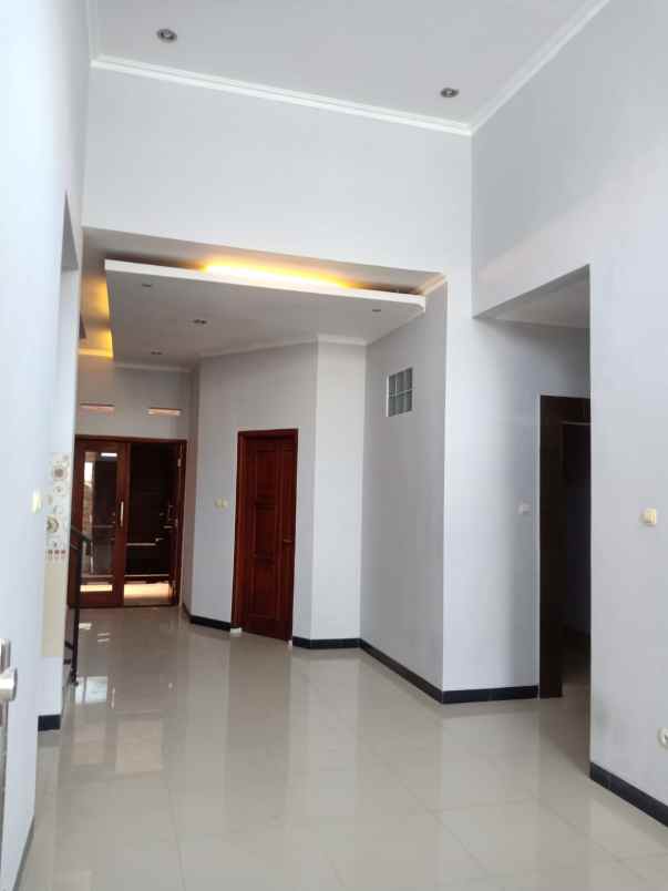 rumah 2 lantai di permata depok regency
