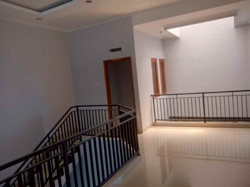 rumah 2 lantai di permata depok regency