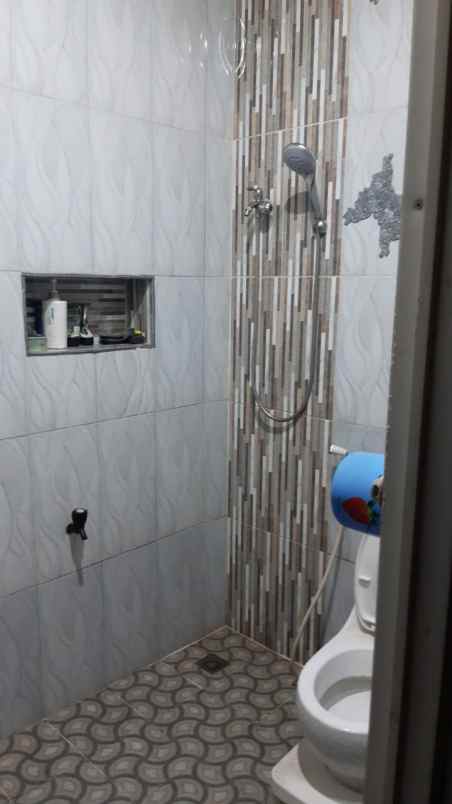 rumah 2 lantai di perumnas 2 tangerang