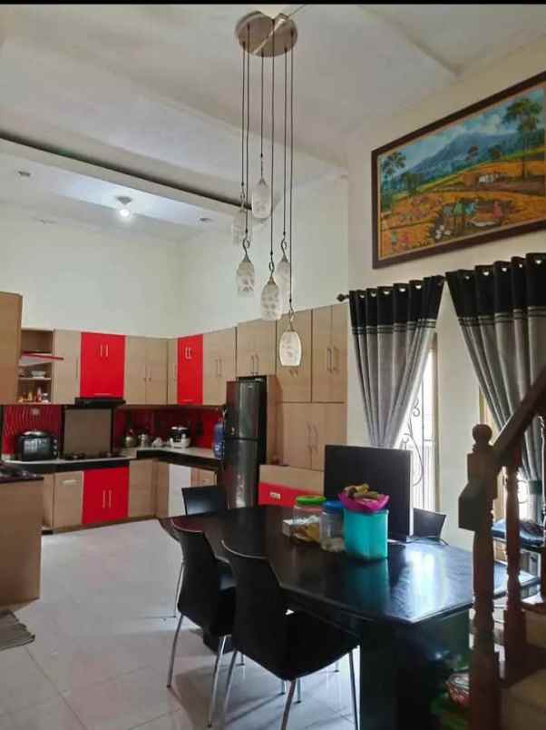rumah 2 lantai hook di sawangan depok siap huni