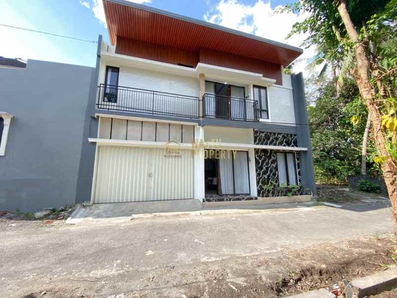 rumah 2 lantai kontemporer siap huni di ngaglik sleman