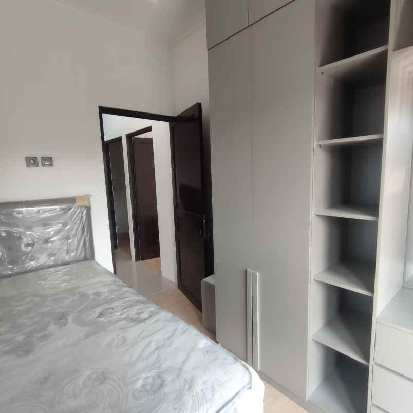 rumah 2 lantai selangkah ke stasiun cikarang