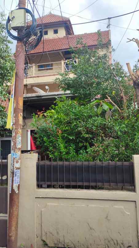 rumah 3 lantai dan kost 5 pintu