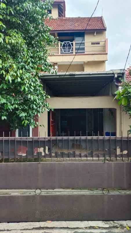 rumah 3 lantai dan kost 5 pintu