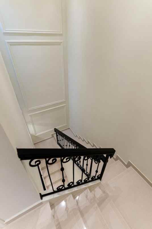 rumah american classic 2 5 lantai