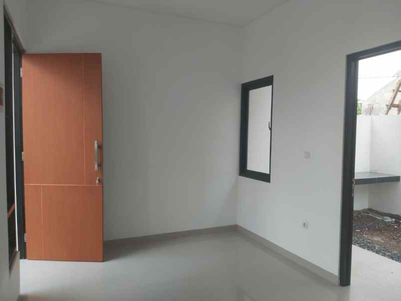 rumah baru 2 lantai dekat exit tol cileunyi