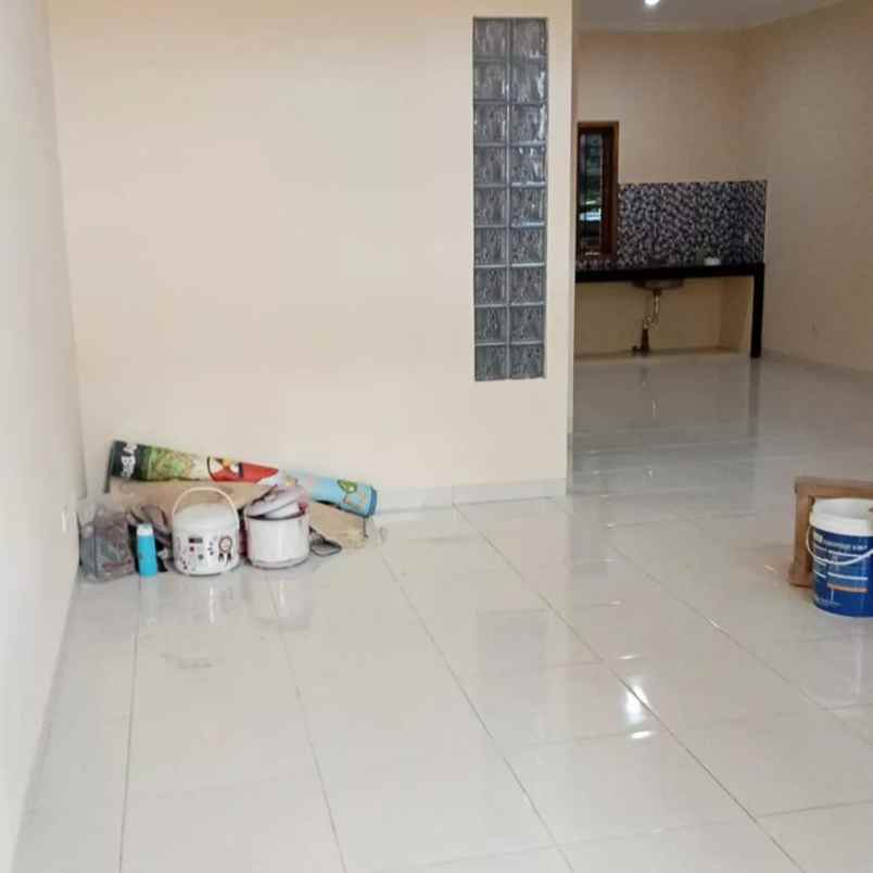 rumah baru 2 lantai siap huni dekat exit toll pasteur