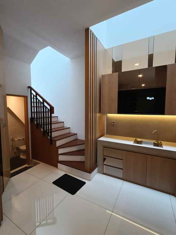 rumah baru dalam townhouse di kembangan jakbar