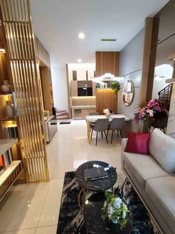 rumah baru dalam townhouse di kembangan jakbar