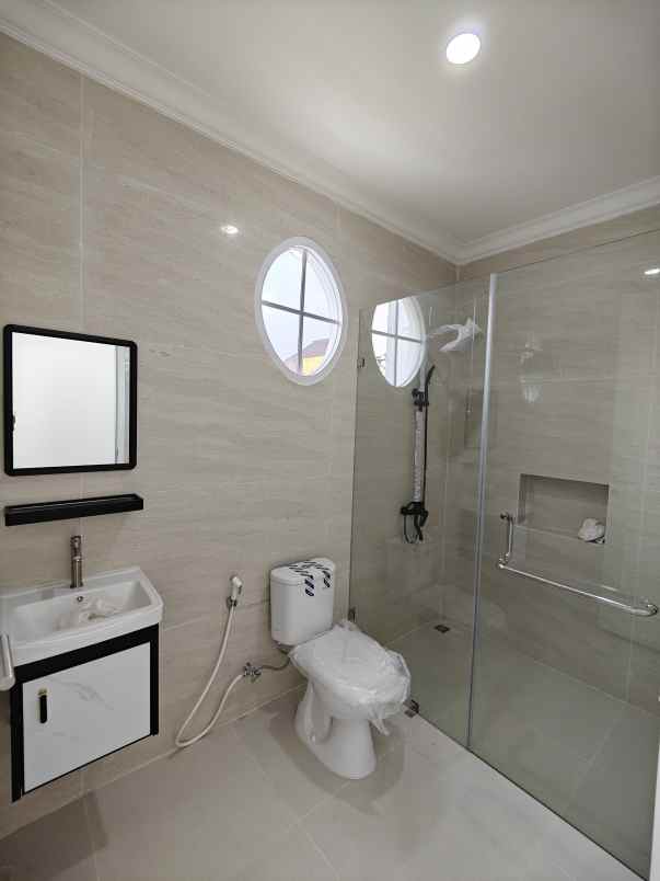 rumah baru design american classic di jatiwaringin