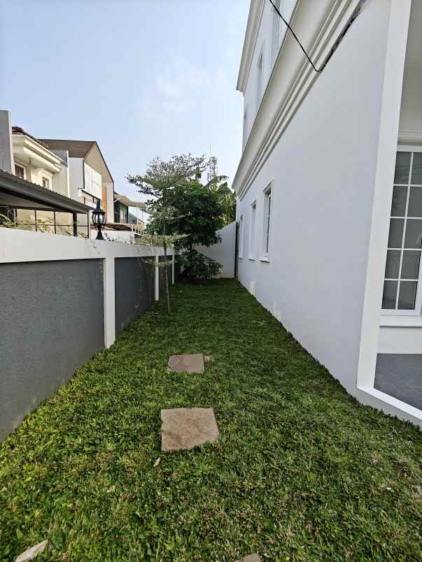 rumah baru design american classic di jatiwaringin