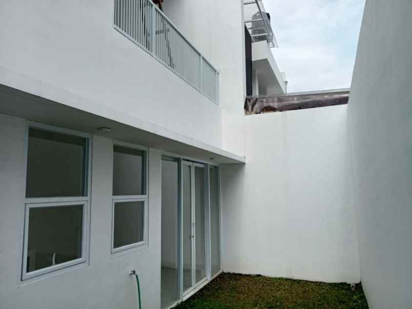 rumah baru minimalis di cisaranteun arcamanik antapani