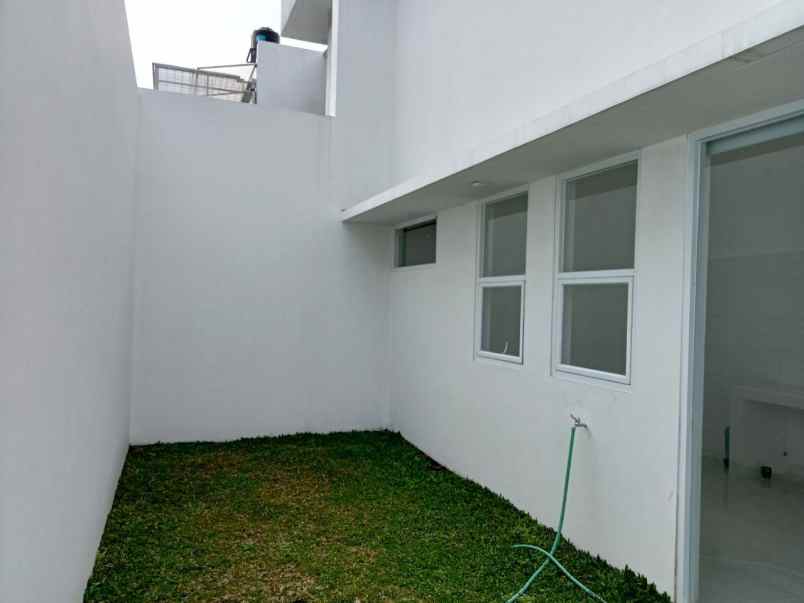 rumah baru minimalis di cisaranteun arcamanik antapani