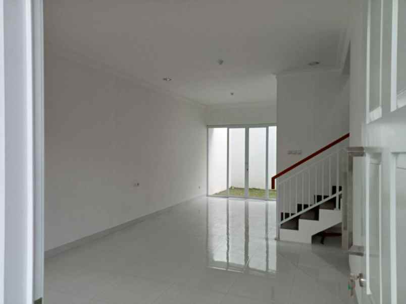 rumah baru minimalis di cisaranteun arcamanik antapani