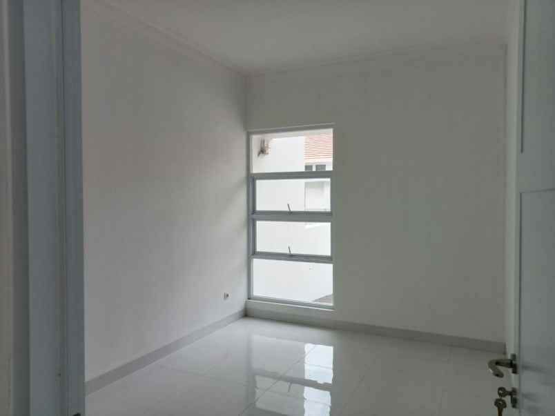 rumah baru minimalis di cisaranteun arcamanik antapani