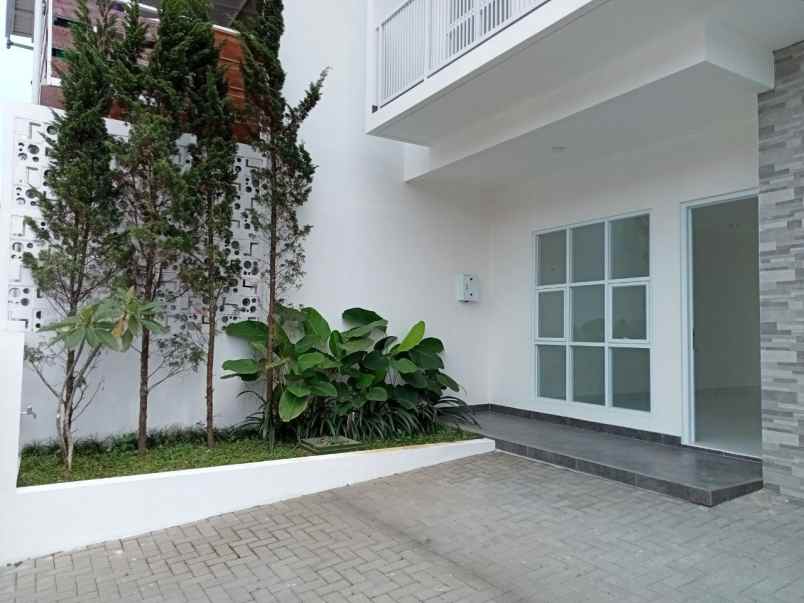 rumah baru minimalis di cisaranteun arcamanik antapani